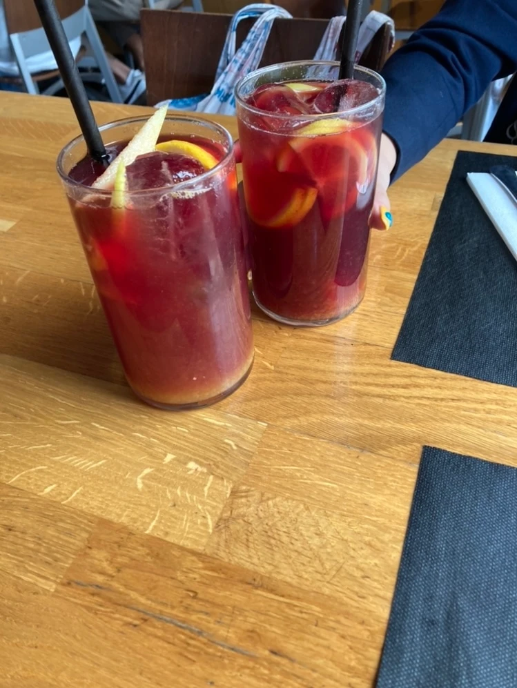 スペインで飲んだ、りんごが入っているサングリア