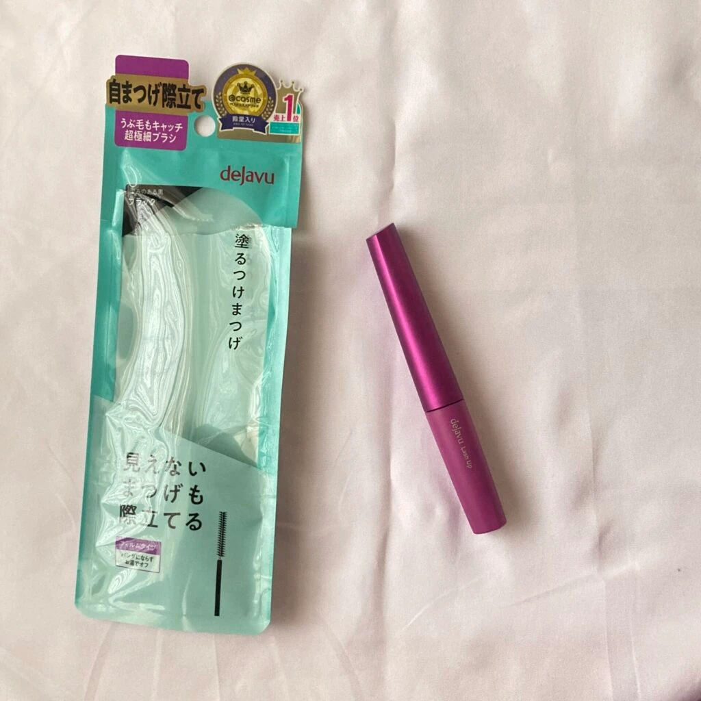 dejavu
塗るつけまつげ本体とパッケージ全体