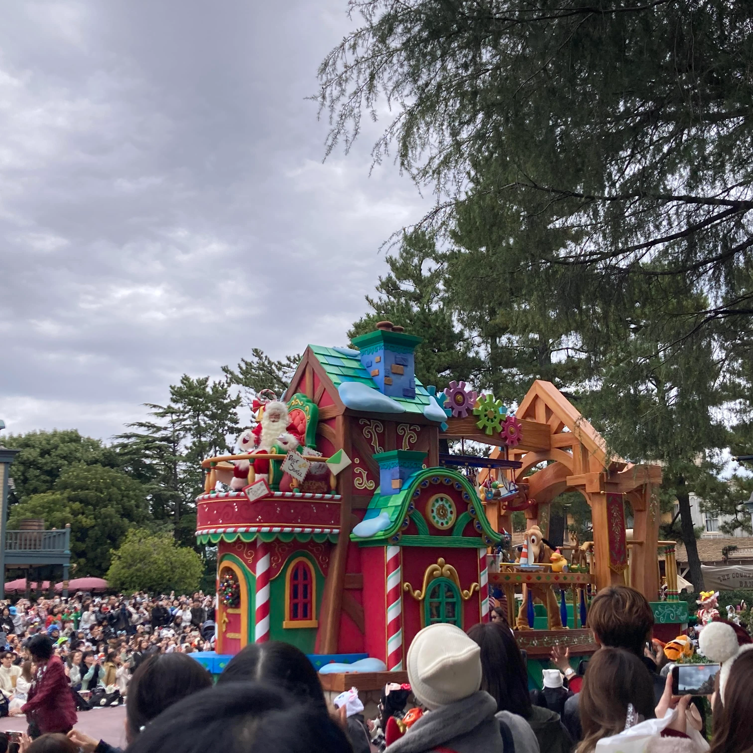 トイズ・ワンダラス・クリスマス
サンタクロースとプルート