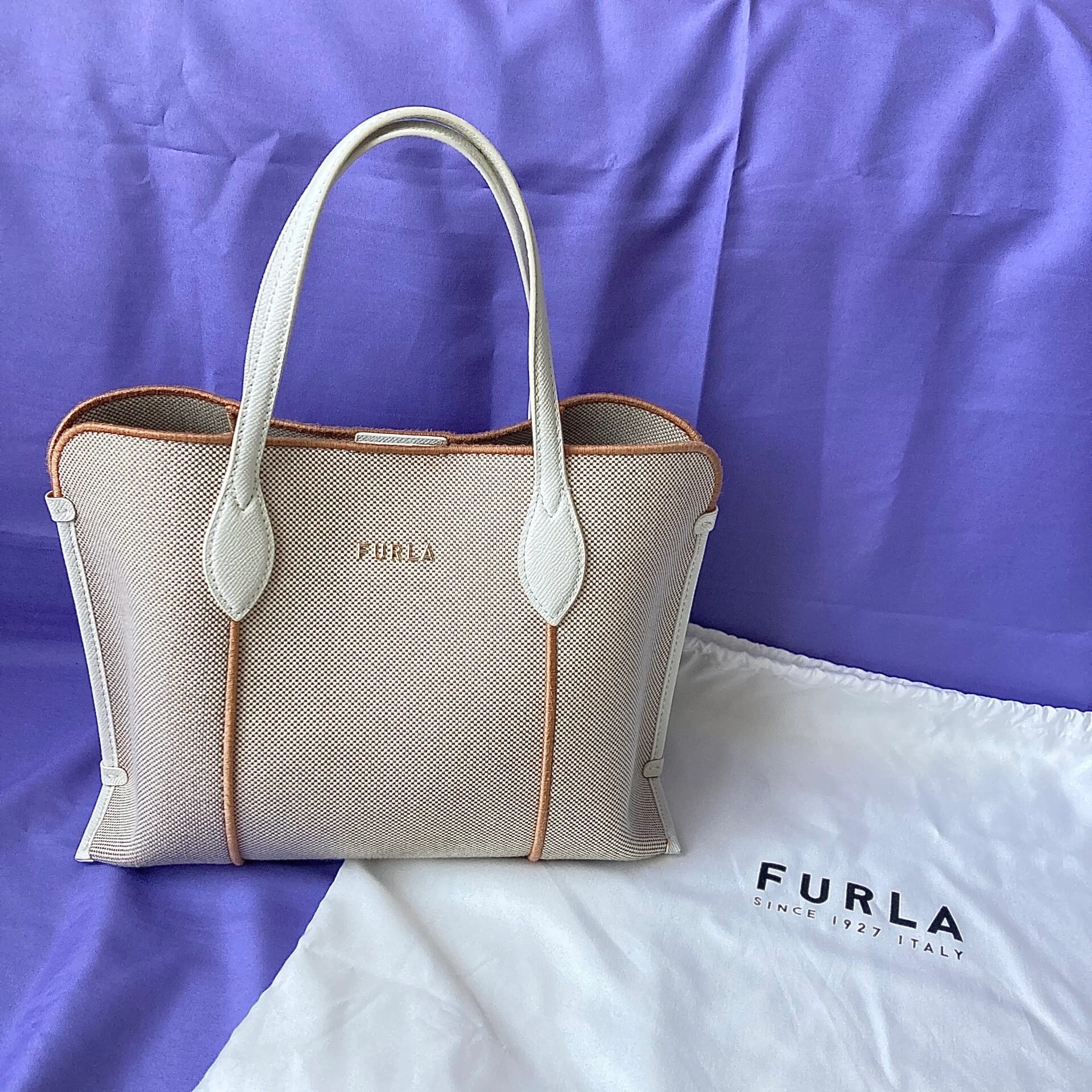FURLAのバッグ正面から