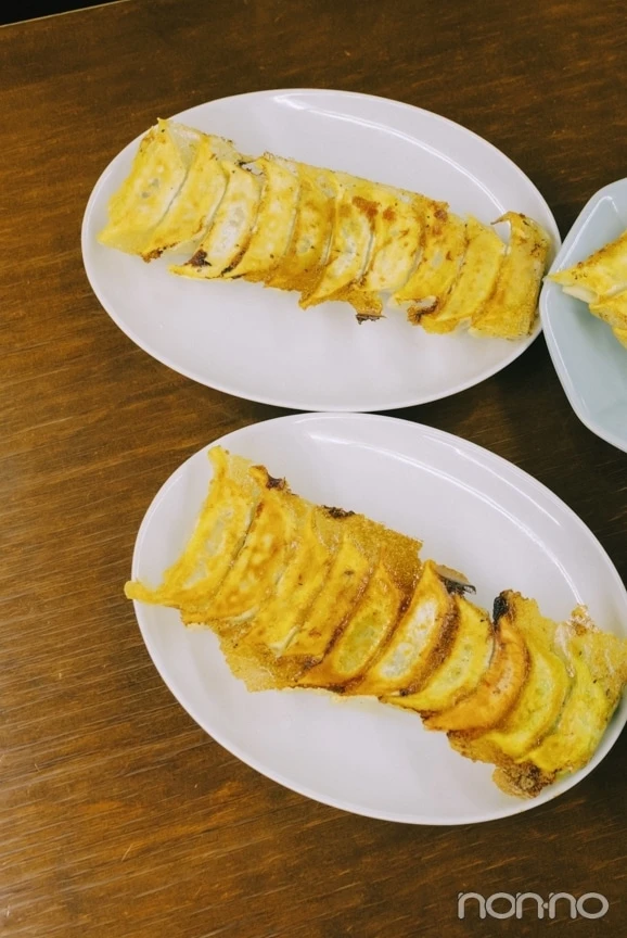 1皿に10個の餃子が乗った様子