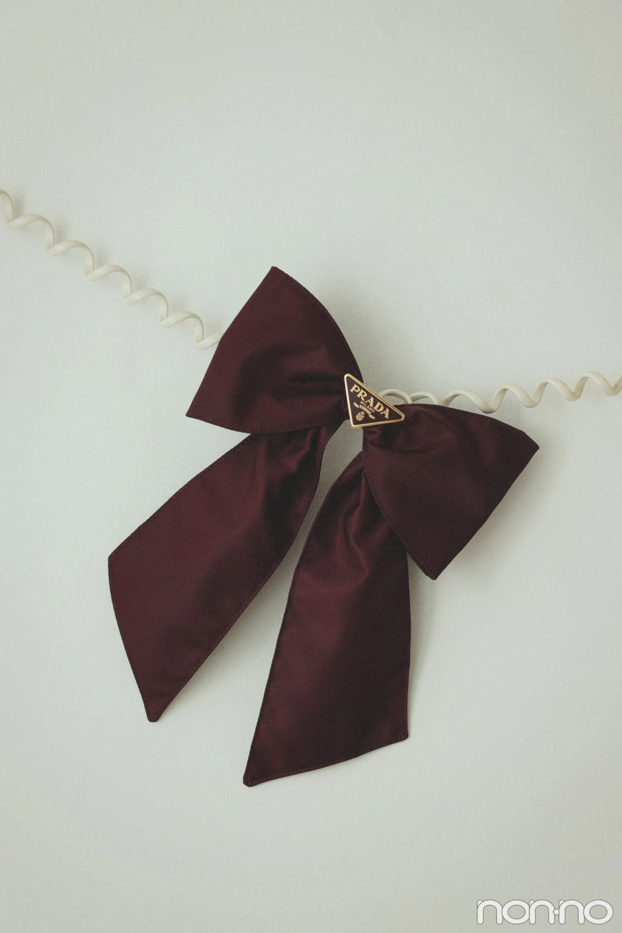 プラダのRe-Nylon ヘアクリップのブツ画像