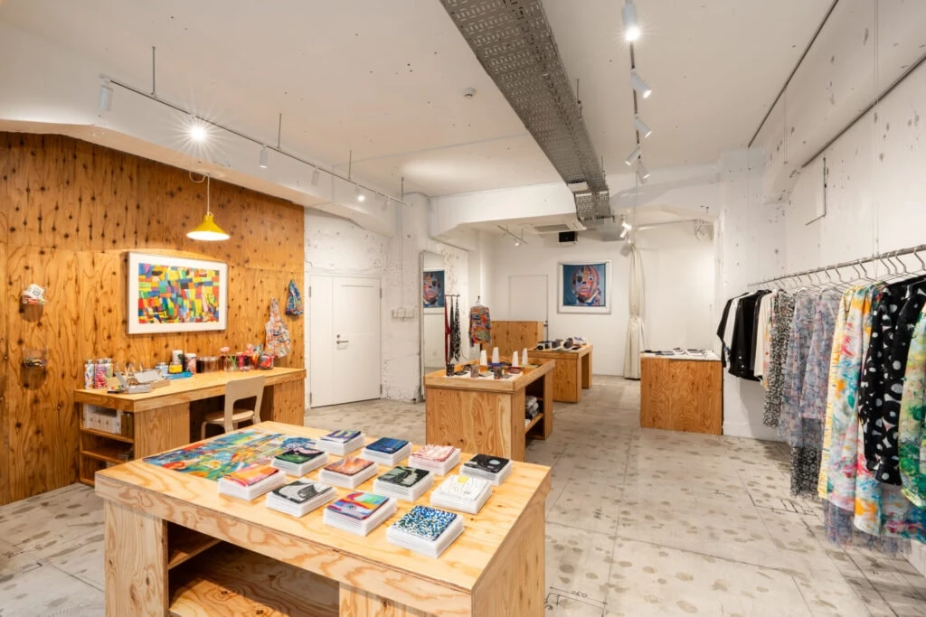 ヘラルボニー ラボラトリー 銀座店のショップ内観