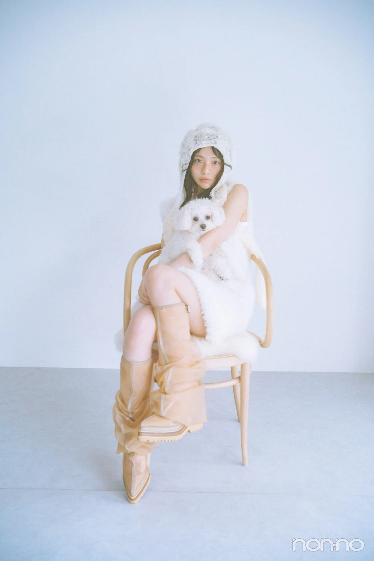 菊地姫奈のひなでぃぐ。第12回愛犬を抱くショット