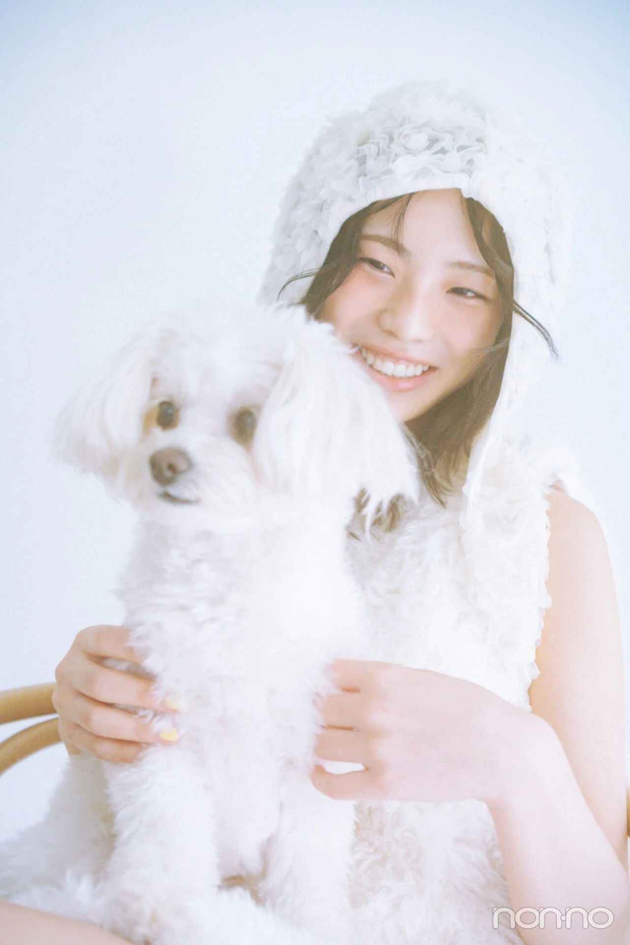 菊地姫奈のひなでぃぐ。第12回愛犬を膝に乗せるショット