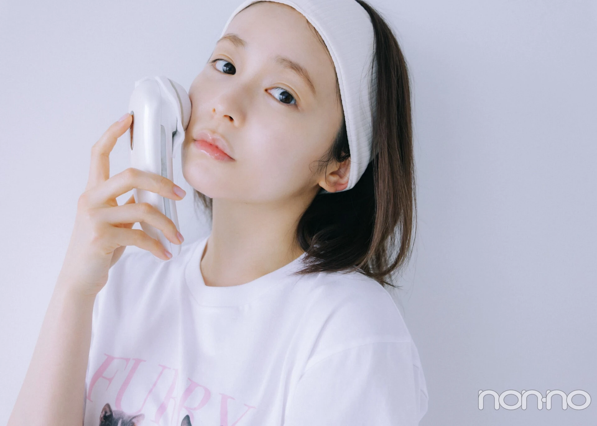 りんくまの美容格言スキンケア編の美顔器を使っているカット