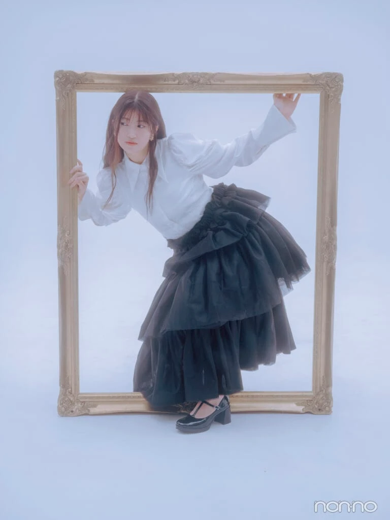 大きな額縁から出てくる絵画のようなモーニング娘。’25羽賀朱音さん