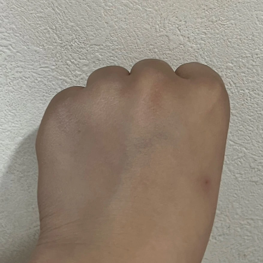 左側に下地を塗っています．自然にトーンが上がっています✨