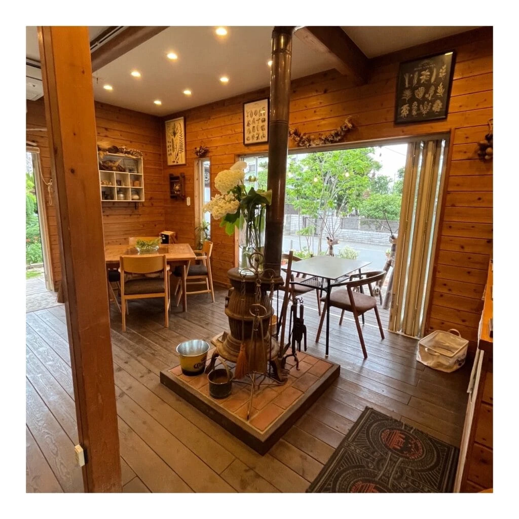 『garden cafe ALL THE ORZA』の店内の様子