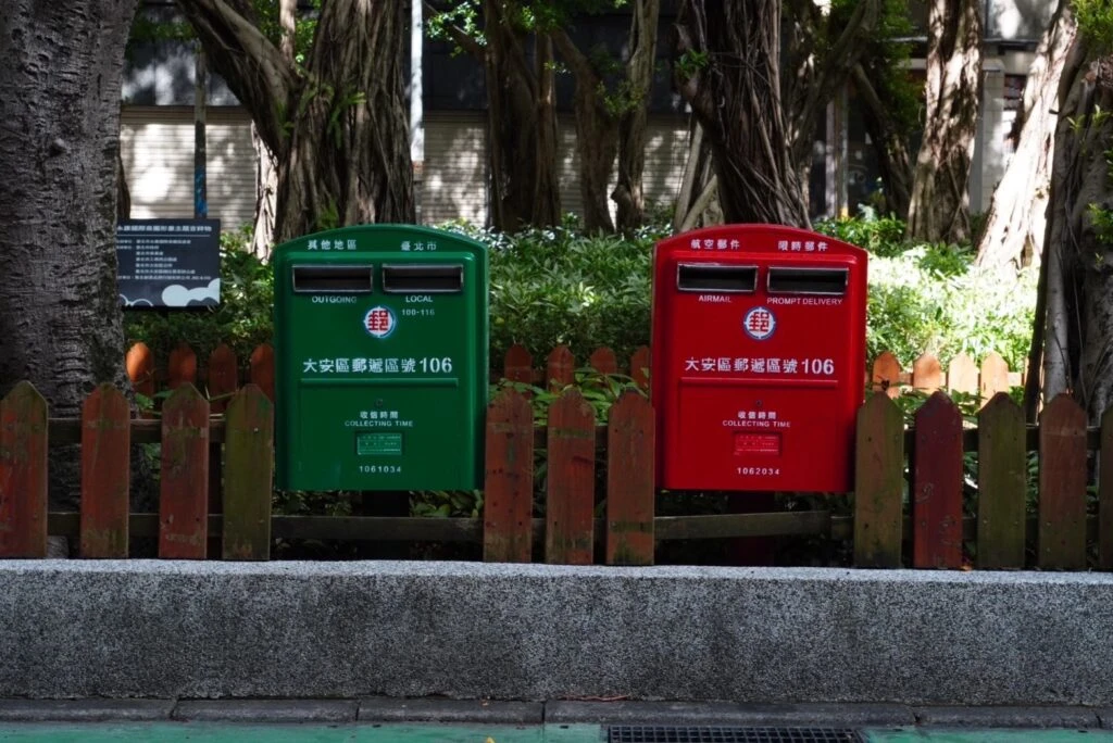 台湾モチーフ　郵便ポスト　ポスト　緑　赤