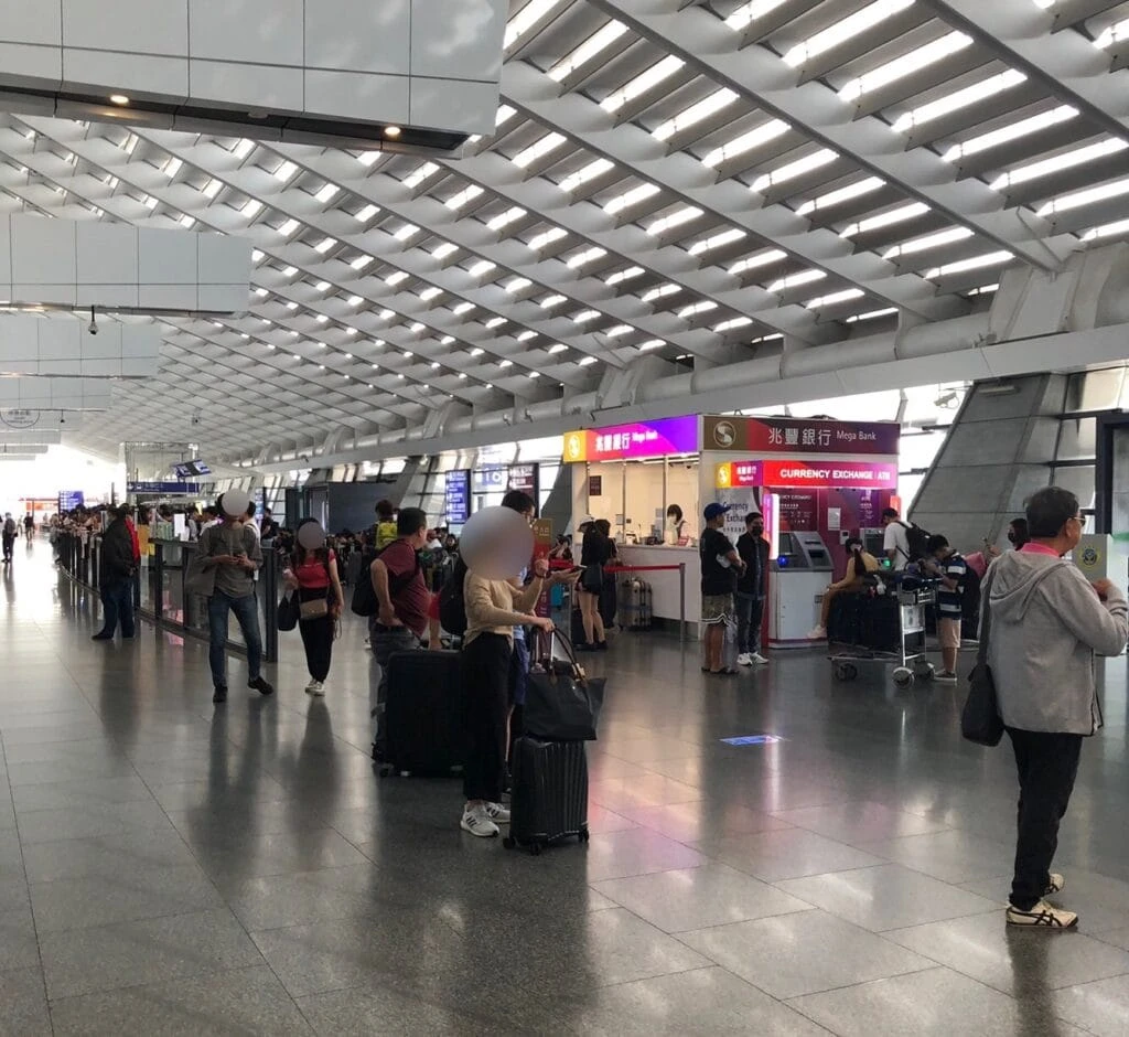 台湾　台北　桃園国際空港　換金所　旅行　飛行機　空港