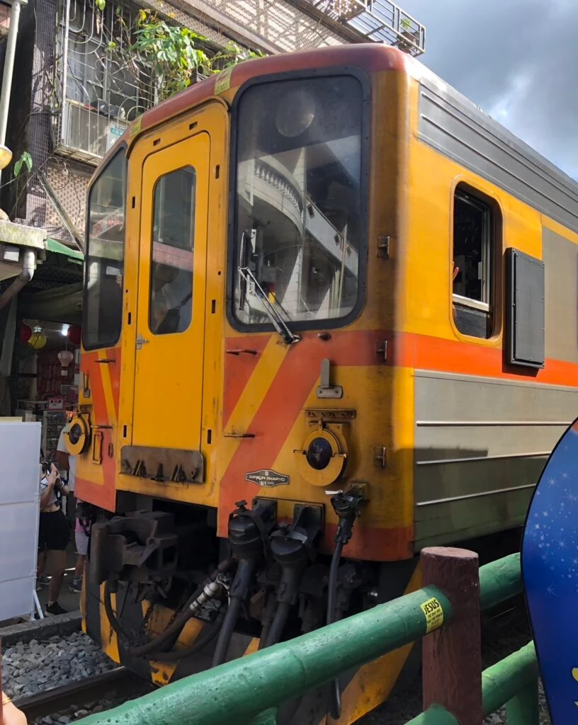 電車　列車　十分　台湾　鉄道
