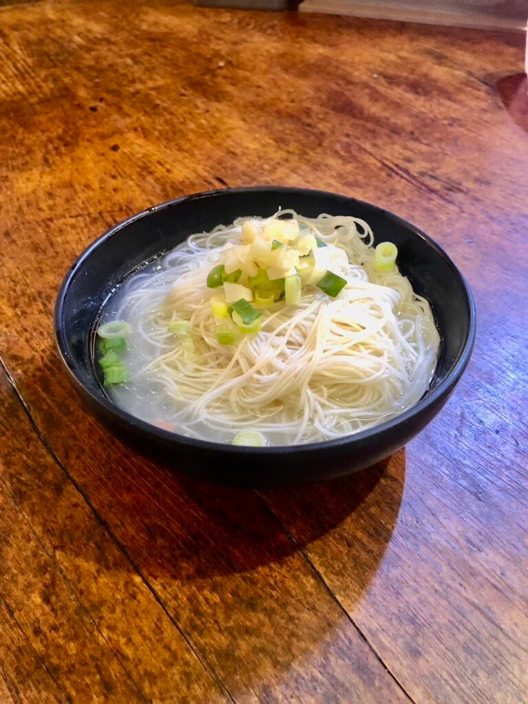 台湾　グルメ　麺線　九份　麺