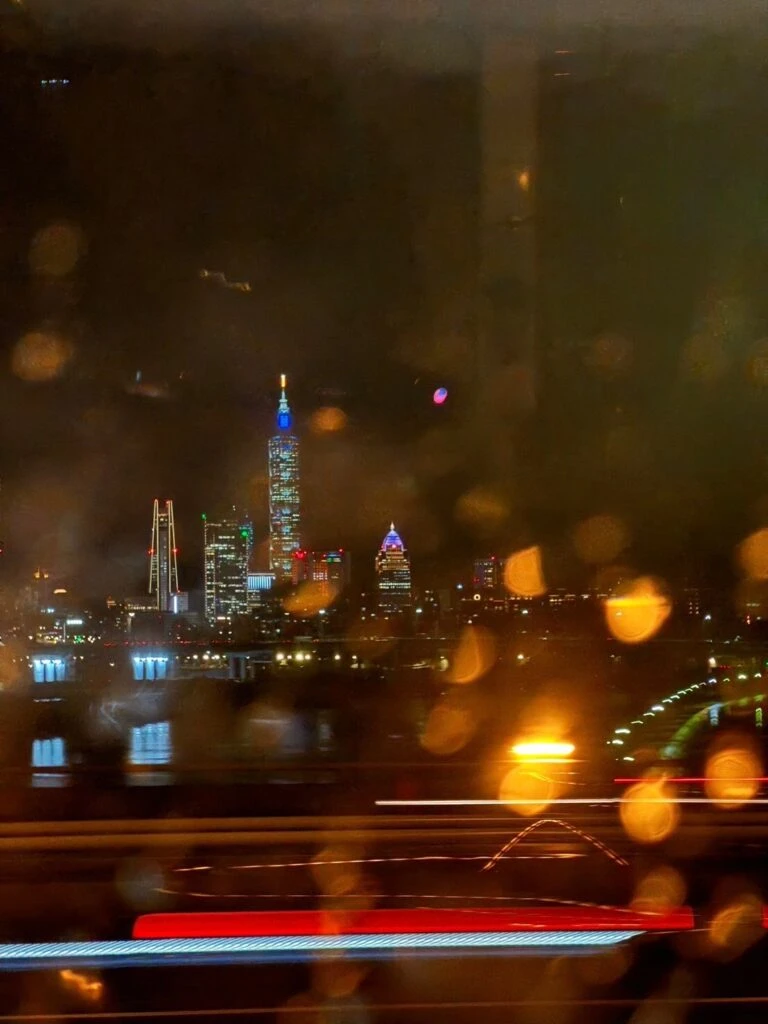 台湾　台北　台北101　高層タワー　夜景