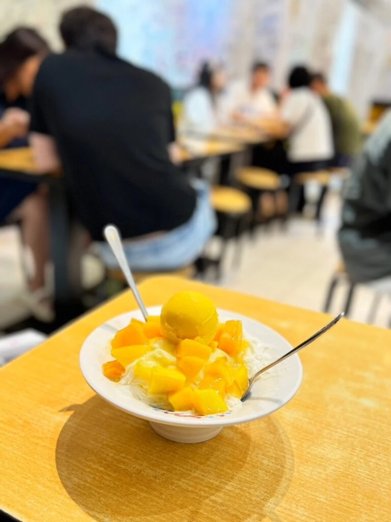 台湾　マンゴーかき氷　スイーツ　グルメ