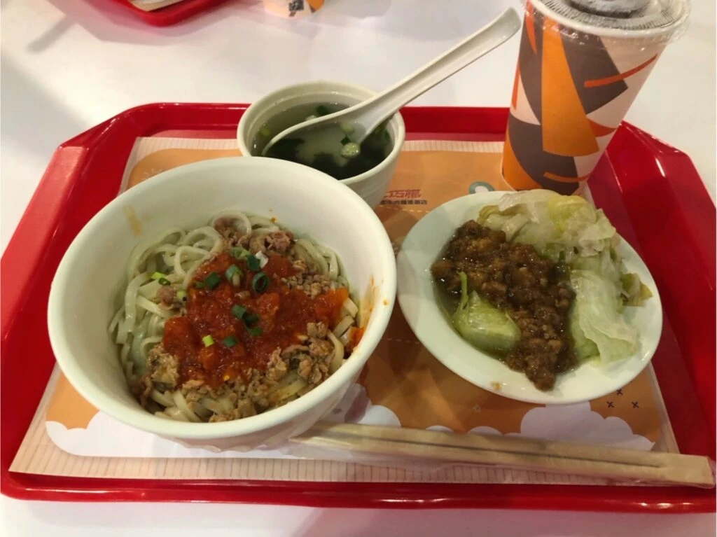 台湾まぜそば　桃園国際空港　フードコート　ご飯　料理　