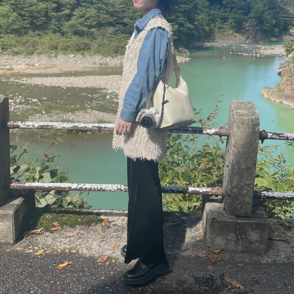 グローバルワークのアイテムを使った旅行先でのコーデ