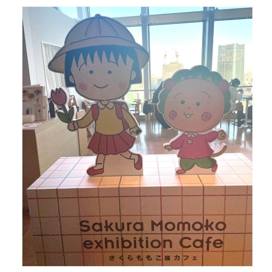 さくらももこ展カフェ 入り口 モニュメント ちびまる子 コジコジ