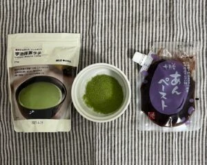 無印米粉のパンケーキでつくる蒸しパンアレンジ3の材料 抹茶パウダーとあんペースト