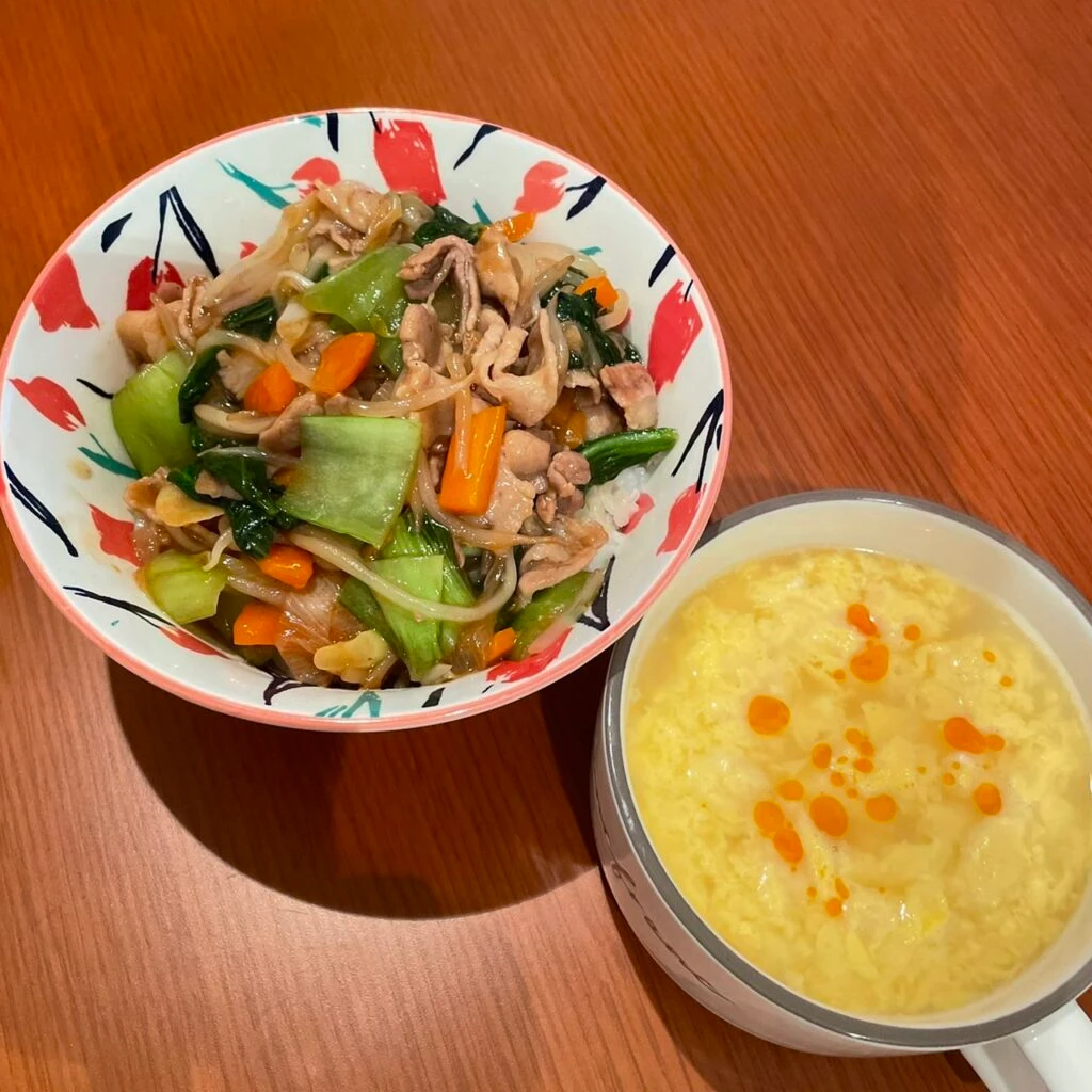 ハナの暮らし　中華丼　卵スープ
