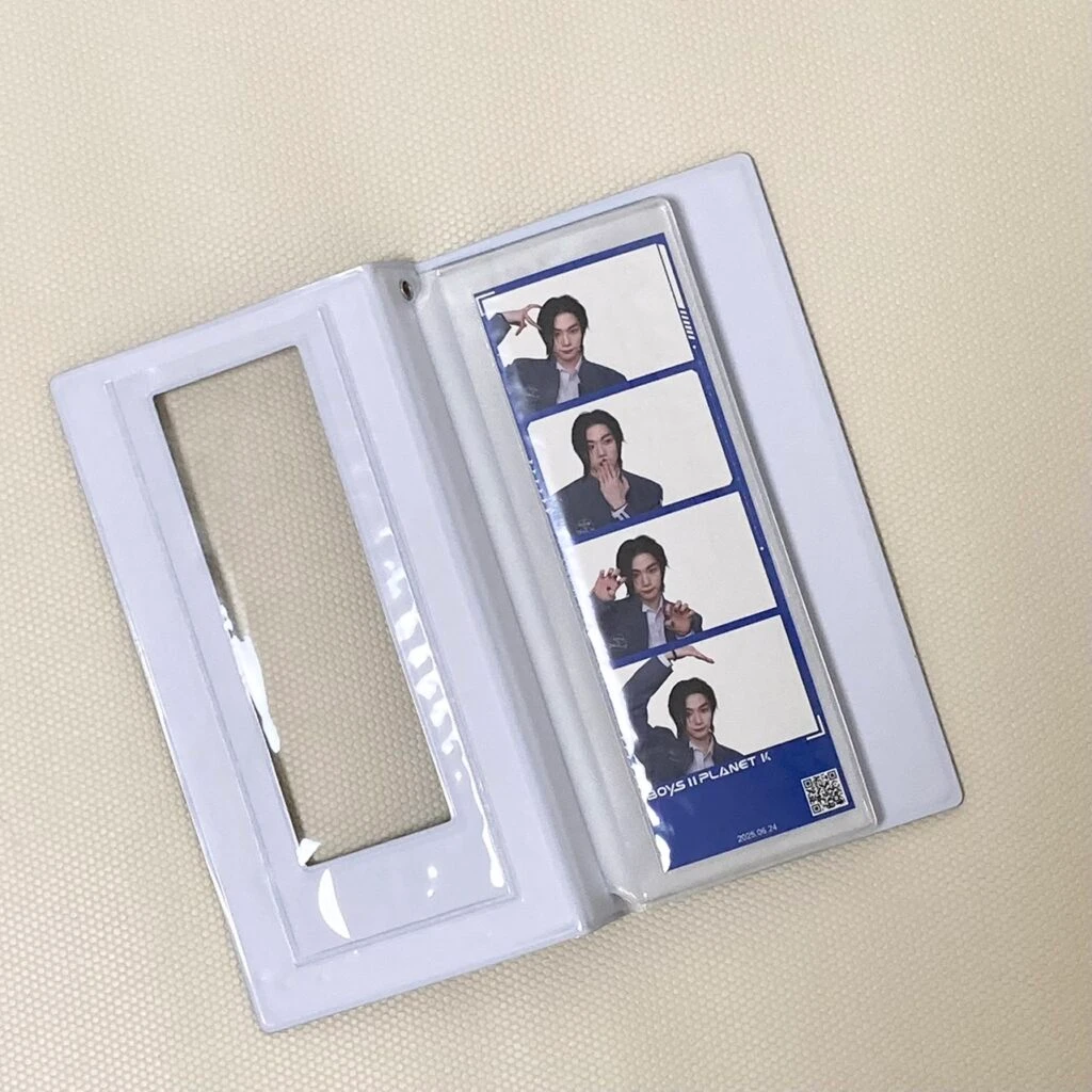 4カットフォト用コレクトブックに、実際に4カットを収納した画像です。