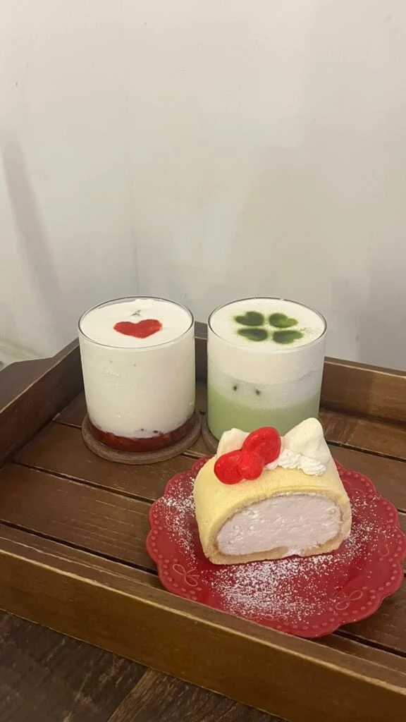 リボンロールケーキ、イチゴラテ、抹茶ラテ