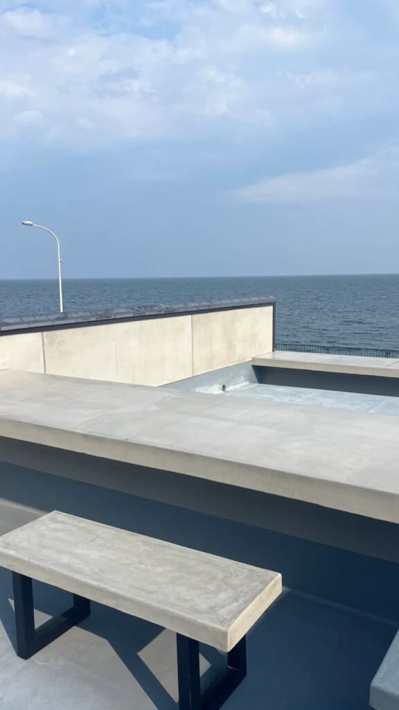海とテラス席