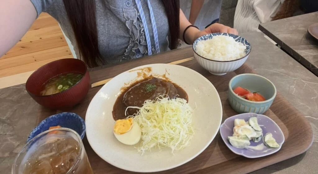 ハンバーグ定食