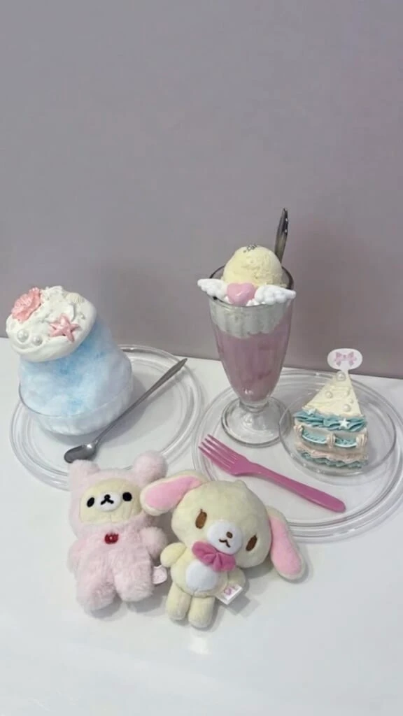 かき氷、フロート、ケーキとシュガーバニーズ、コリラックマのぬいぐるみ
