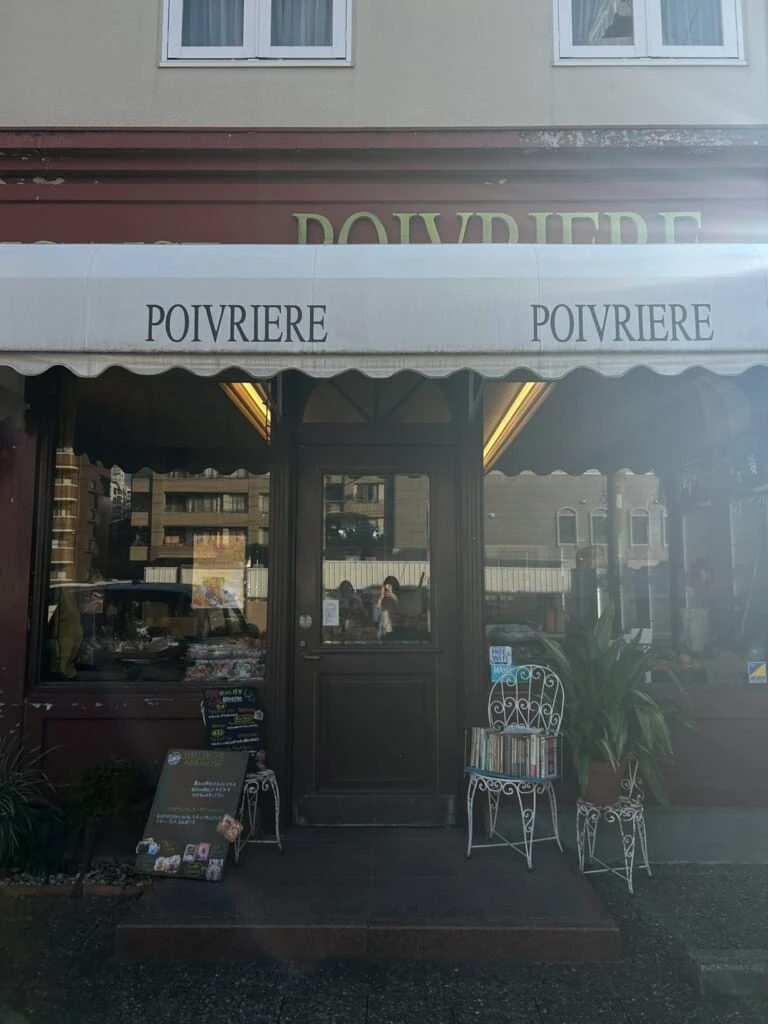お店の外観。フランスっぽい雰囲気。