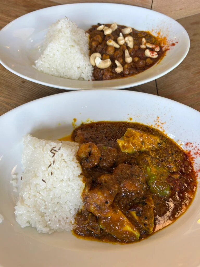 目黒LAND　エビとアボカドのカレー・ひよこ豆とカシューナッツのカレー