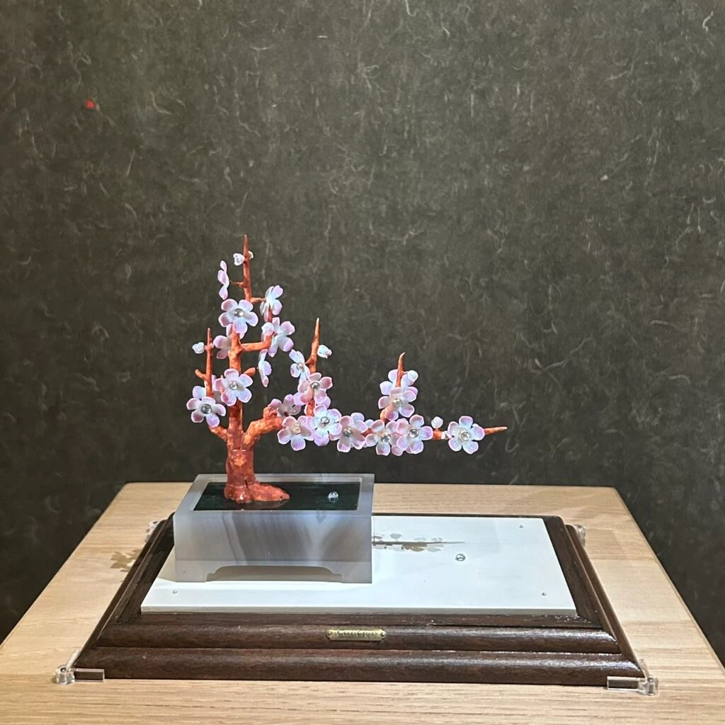 カルティエと日本 半世紀のあゆみ 『結 MUSUBI』展　リンゴの木のオブジェ