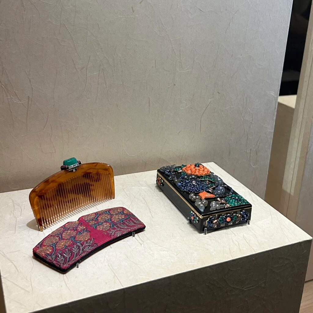 カルティエと日本 半世紀のあゆみ 『結 MUSUBI』展　展示物コーム