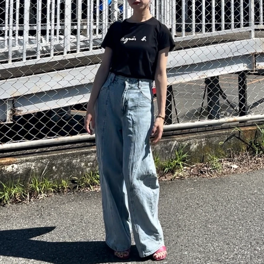 大人カジュアルな夏の通学コーデ　Tシャツ×デニム