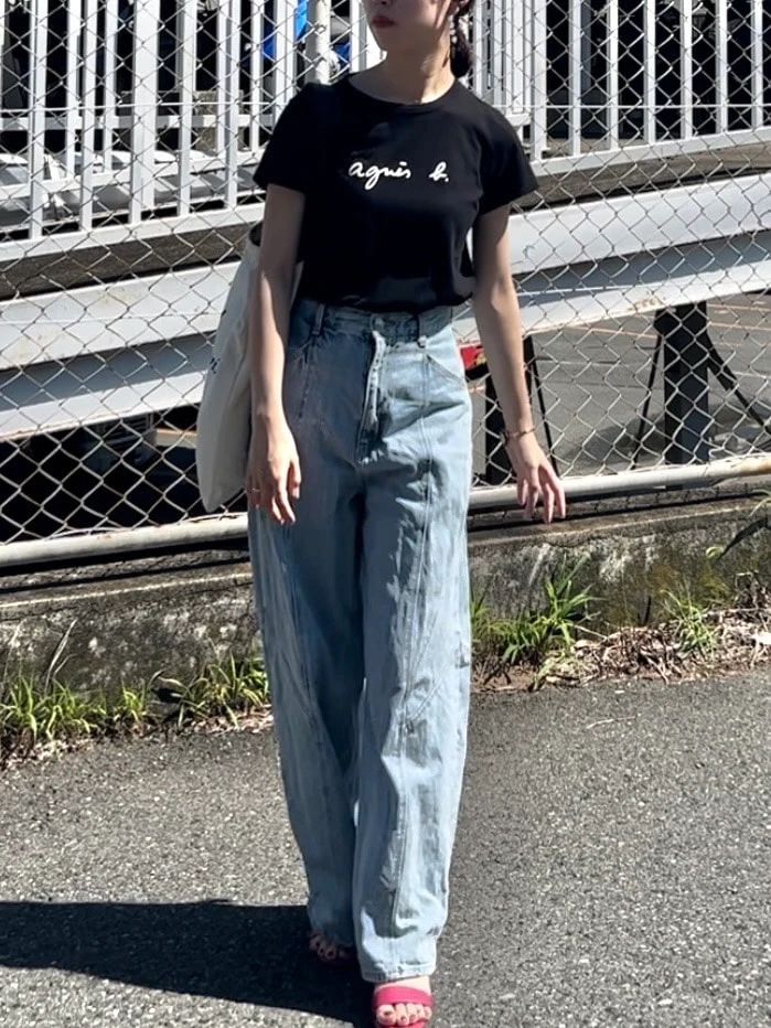 大人カジュアルな夏の通学コーデ　Tシャツ×デニム