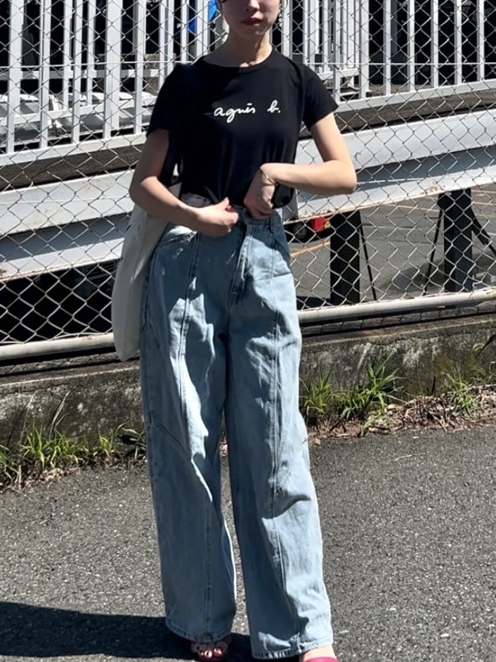 大人カジュアルな夏の通学コーデ　Tシャツ×デニム