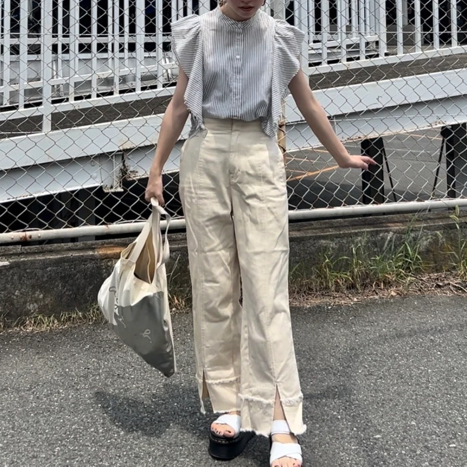 大人カジュアルな夏の通学コーデ　淡色コーデ