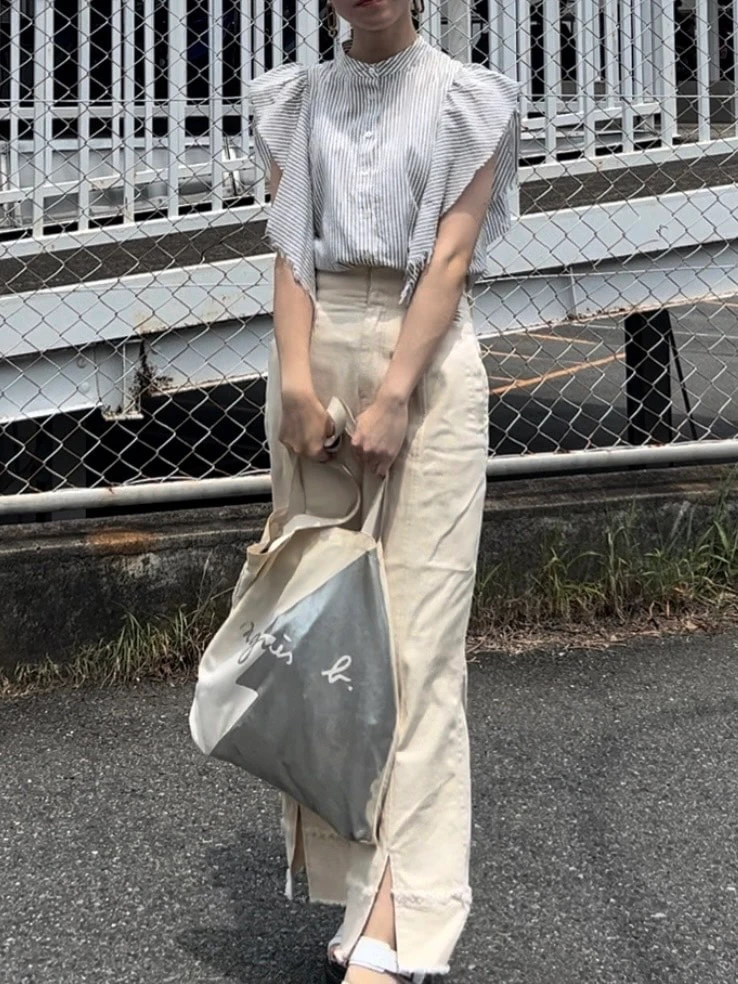 大人カジュアルな夏の通学コーデ　淡色コーデ