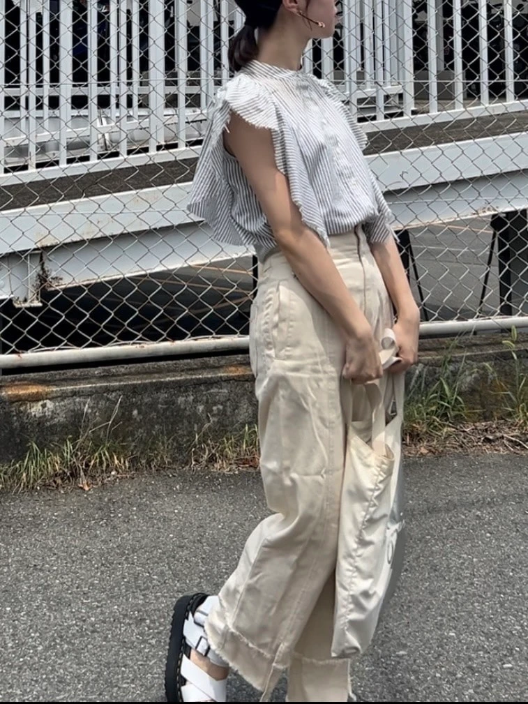 大人カジュアルな夏の通学コーデ　淡色コーデ