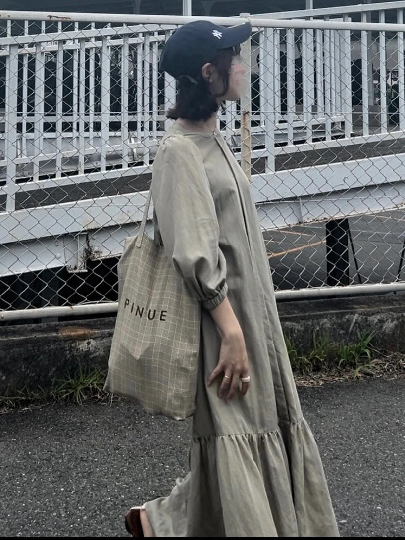 大人カジュアルな夏の通学コーデ　ワンピース×キャップ