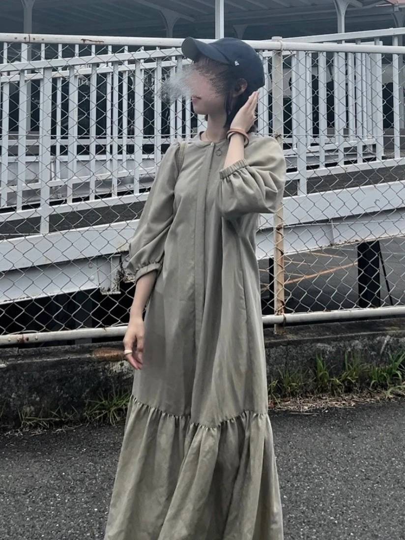 大人カジュアルな夏の通学コーデ　ワンピース×キャップ