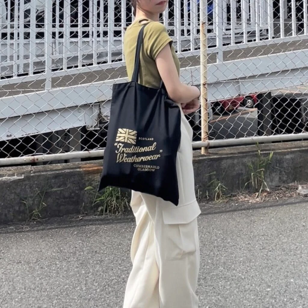 大人カジュアルな夏の通学コーデ　クロップド丈トップスコーデ