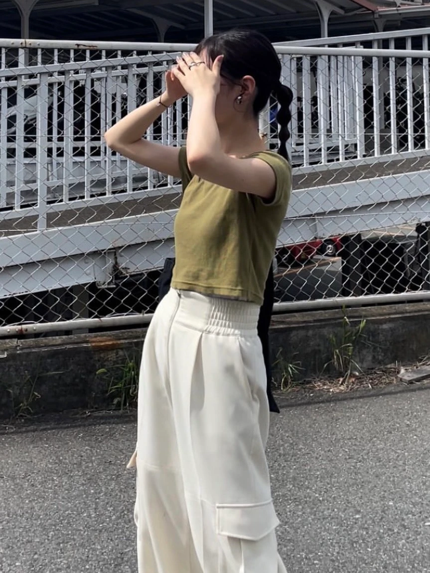 大人カジュアルな夏の通学コーデ　クロップド丈トップスコーデ
