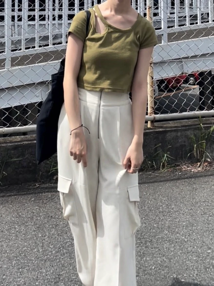 大人カジュアルな夏の通学コーデ　クロップド丈トップスコーデ