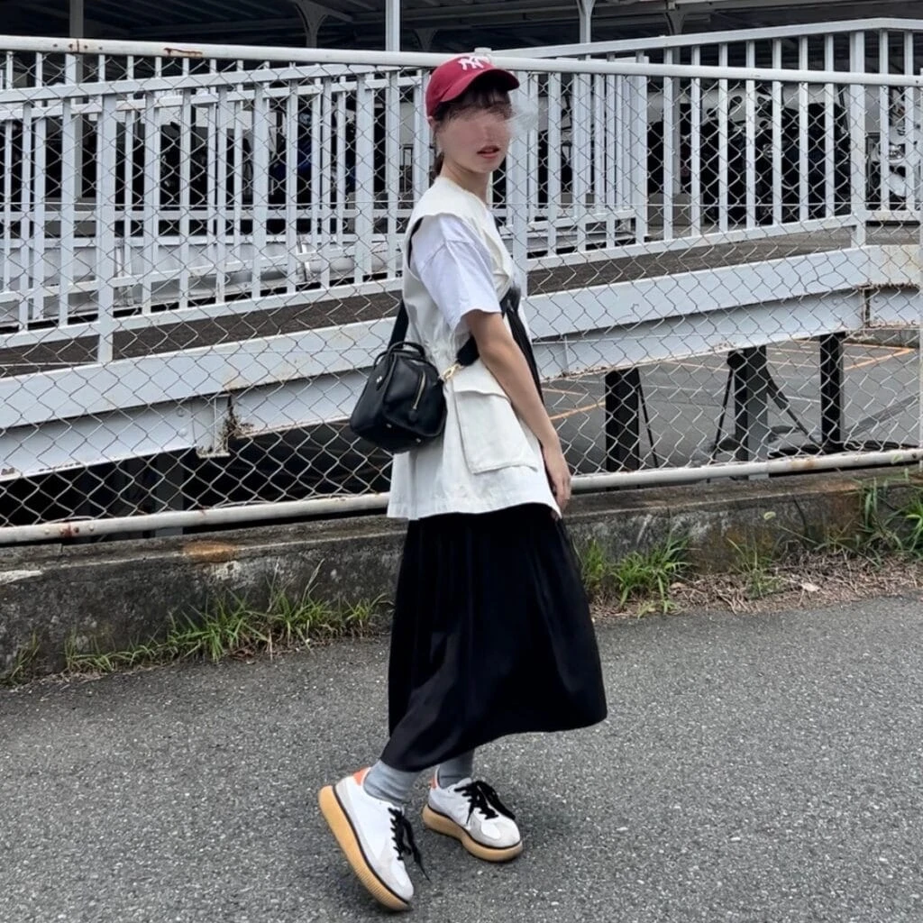 大人カジュアルな夏の通学コーデ　カジュアルカラーコーデ