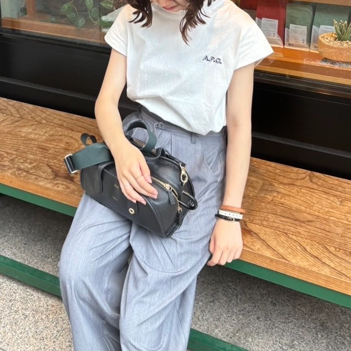夏コーデ　Tシャツ×ワイドパンツのモノトーンコーデ