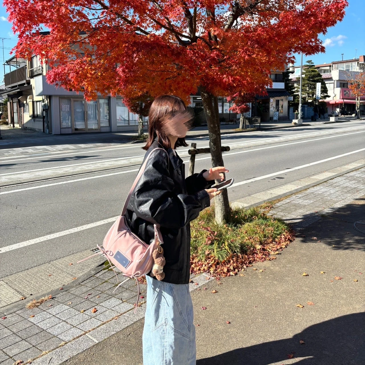 レザーブルゾンを使った動きやすい紅葉コーデ