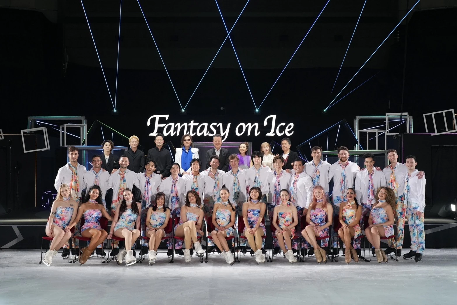 ファンタジーオンアイス2024の出演スケーター記念写真