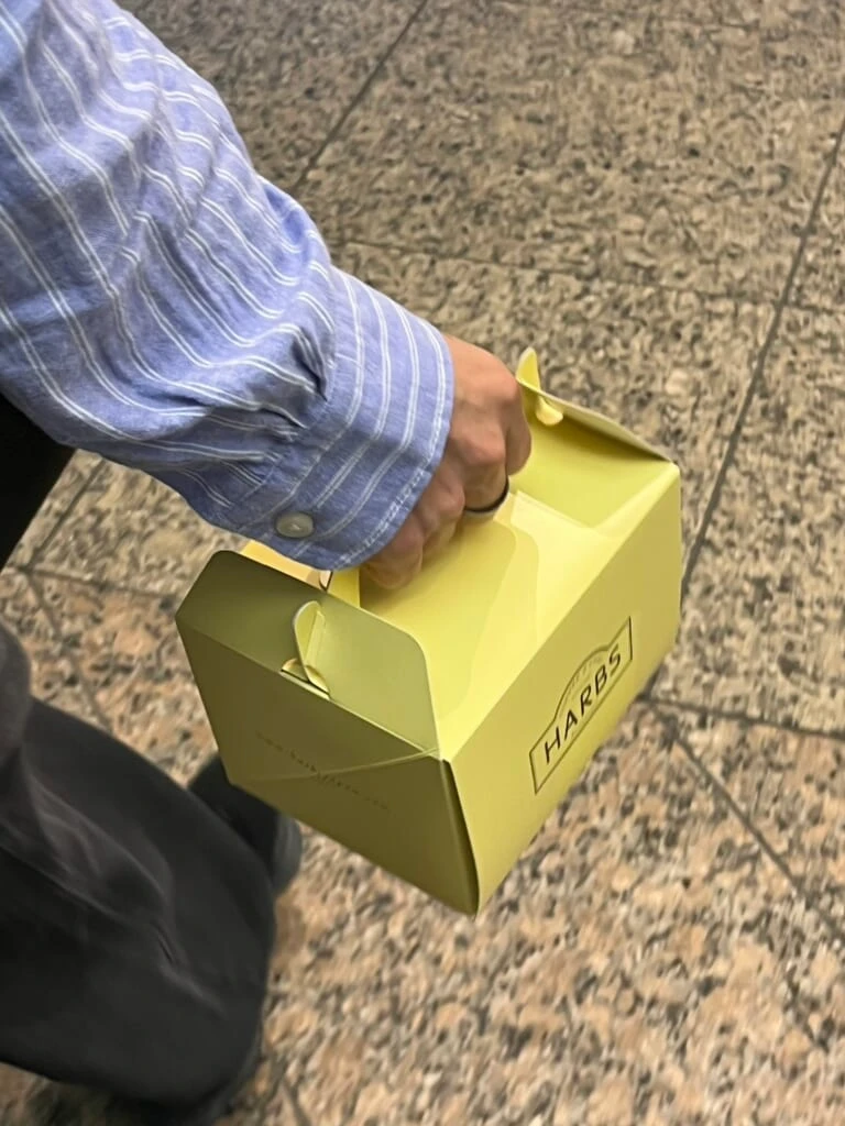 HARBS ケーキ　箱