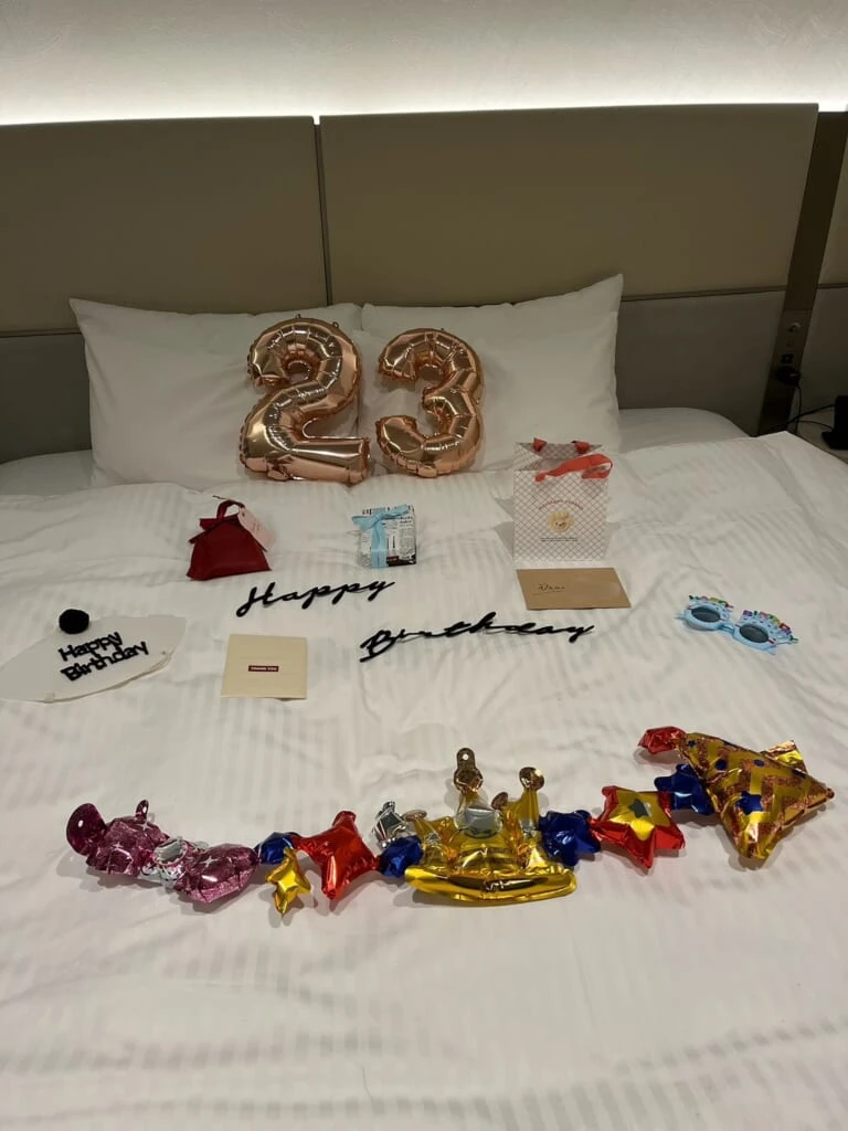 お誕生日　飾り付け　ホテル